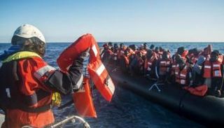  مهاجرون غير شرعيون في المياه الدولية - أرشيفية 