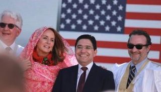 شينكر وفيشر يرتديان الدراعية الصحراوية