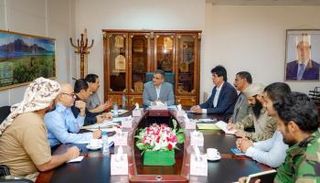 جانب من اجتماع اللجنة الأمنية العليا برئاسة محافظ عدن