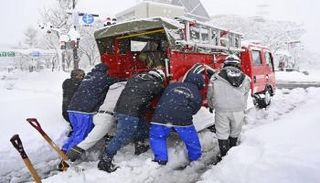 عاصفة شتوية تجتاح اليابان