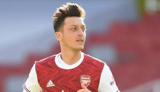 مسعود أوزيل لاعب أرسنال