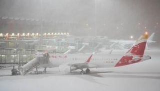 استمرار إغلاق مطار مدريد بعد اجتياح عاصفة فيلومينا للمدينة