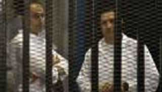 أبناء مبارك وموسيقار مصري شهير بسجن طرة.. وقائع مثيرة