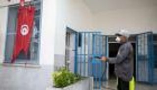 الوضع الوبائي "دقيق جدا".. مستويات "مقلقة" لكورونا في تونس