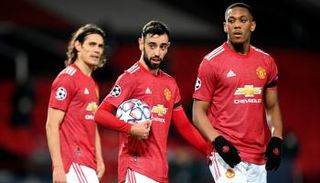 مانشستر يونايتد يرصد صدارة الدوري الإنجليزي
