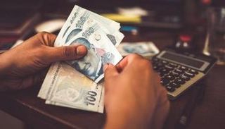 الليرة التركية تهبط إلى مستوى قياسي 
