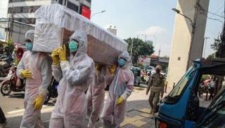 إندونيسيا تسجل زيادة قياسية جديدة في الوفيات اليومية بكورونا