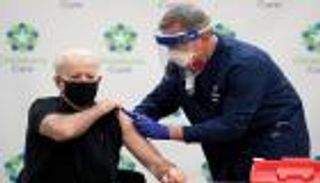 تداعيات اقتحام الكونجرس.. بايدن يطالب بعزل ترامب