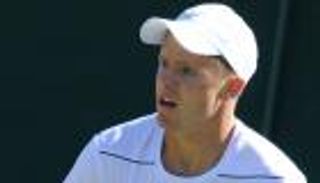 الكمامة أولا.. تغريم لاعب تنس في أمريكا بعد فوز تاريخي