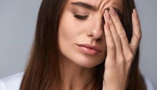 امرأة تعاني من متلازمة شوغرن