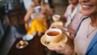 البريطانيون يشربون "31 ألف ملعب كرة" شاي سنويا