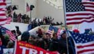 تويتر يزيل 70 ألف حساب لحركة يمينية مؤيدة لترامب