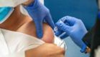 الإمارات توفر أفضل الإمكانات والتجهيزات في مراكز تلقي لقاح كورونا