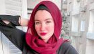 عودة حنين حسام إلى جامعة القاهرة بعد براءتها من "نشر الفجور"