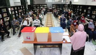 جانب من اجتماع اللجنة المركزية لانتخابات المجالس البلدية غرب ليبيا