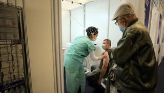 حصل 150 ألف شخص فقط على جرعتي اللقاح