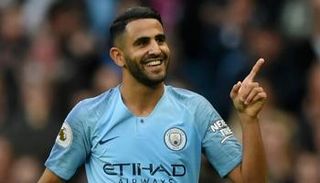 رياض محرز نجم فريق مانشستر سيتي ومنتخب الجزائر