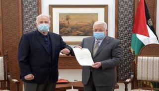 جانب من لقاء محمود عباس وحنا ناصر