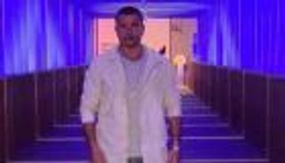 "الدكتور" عمرو دياب يخطف الأنظار في دبي