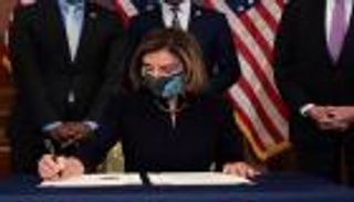 بيلوسي تعلن مراجعة الإجراءات الأمنية في مبنى الكونجرس