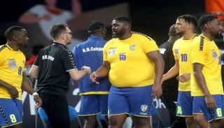 جواثير موفمبي عملاق الكونغو