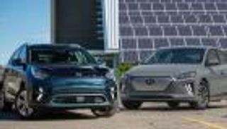 صور.. مواجهة شرسة بين هيونداي "أيونيك إلكتريك" وكيا نيرو EV 