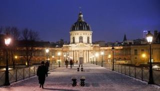 حظر التجول يبدأ في باريس في الساعة 6 مساء