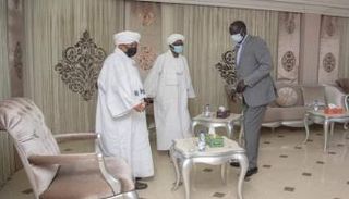 جانب من اللقاء بين عبدالله حمدوك ودينق ألور