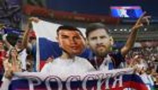 من صافرات رونالدو لقبح ميسي.. الكرة تنادي الجماهير في 2021