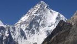 سقط من ارتفاع 800 متر.. وفاة متسلق جبال إسباني شهير