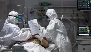 أطباء في أحد المستشفيات الليبية