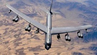 قاذفة أمريكية من طراز بوينج بي-52 ستراتوفورتريس