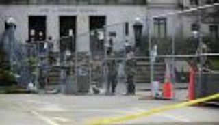 نذير قبيل تنصيب بايدن.. مسلح بمحيط الكونجرس