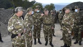 قائد الجيش الجزائري في موقع العملية العسكرية بمرتفعات تيبازة - أرشيفية