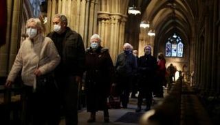 حملة التطعيم ضد كورونا في بريطانيا