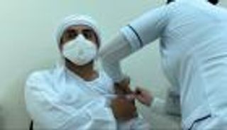 الإمارات تقترب من مليوني جرعة للقاح كورونا