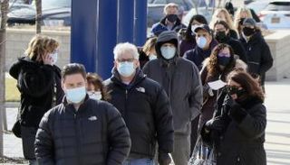 سكان نيويورك يصطفون لأخذ مواعيد اللقاح