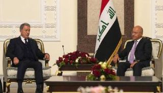 الرئيس العراقي برهم صالح ووزير الدفاع التركي