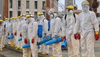 جانب من عملية تعقيم أحد المستشفيات الليبية (أرشيفية)