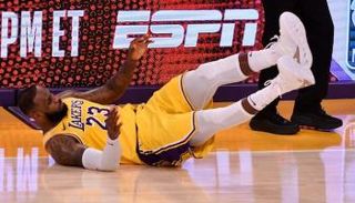 ليبرون جيمس لاعب لوس أنجلوس ليكرز