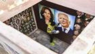 لوحة الوداع.. هندي ينصب بايدن قبل "أربعاء القسم"