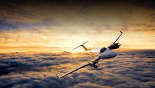 طائرة الاستمطار تنفذ طلعة جوية لتلقيح السحب في الإمارات