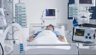 مريض يرقد في السرير - صورة أرشيفية