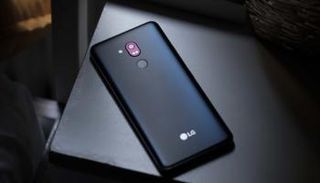 إل جي تدرس وقف نشاط الهواتف الذكية