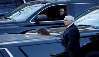 جانب من وصول مايك بنس