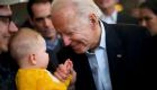 بايدن يدرج الأطفال في "خطة الإنقاذ".. إعادة فتح المدارس وإعفاء ضريبي