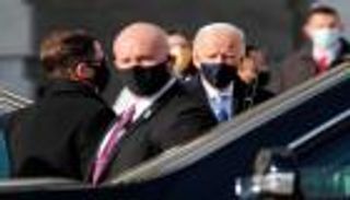 بايدن بالمكتب البيضاوي ..15 إجراء تنفيذيا خلال يوم