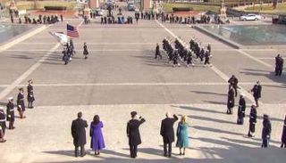 جو بايدن يشهد عرض عسكري أمام مبنى الكابيتول الأمريكي