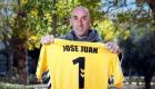 قاهر ريال مدريد "العجوز" يحلم بالتضحية ببرشلونة