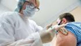 روسيا تحدد "الممنوع والمرغوب" بعد تلقي تطعيم كورونا